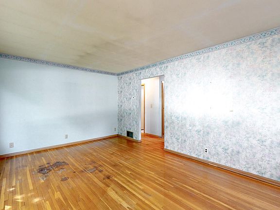 4th image of 6032 Upper Afton Rd