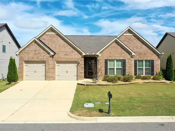 1111 Gwynnes Way, Opelika, AL 36804