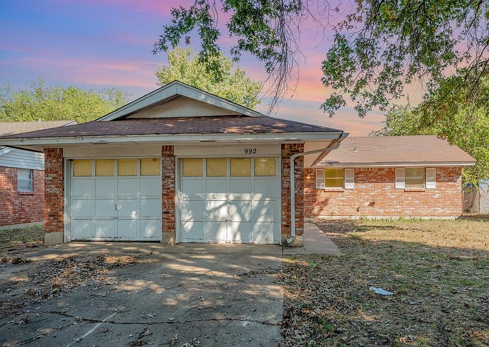 1st image of 992 Barkley Cir