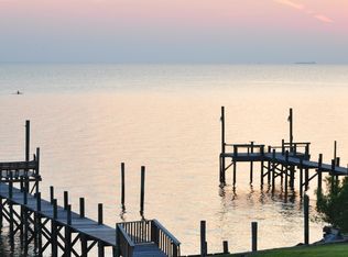5415 W Bayshore Dr, Bacliff, TX 77518