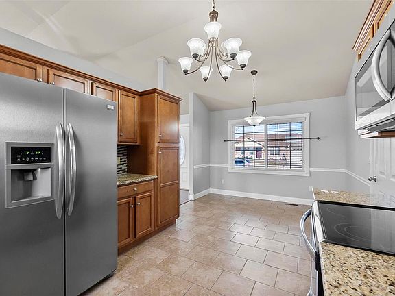 5th image of 135 Glen Oak Dr