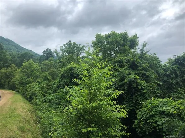 849 Whisper Mountain Dr, Leicester, NC 28748