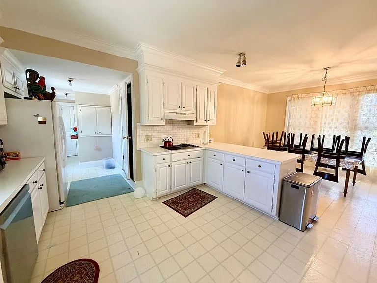 525 Brook Ave — Photo 9