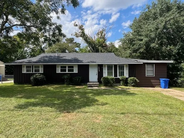 2842 Coronada Pkwy, Fayetteville, NC 28306