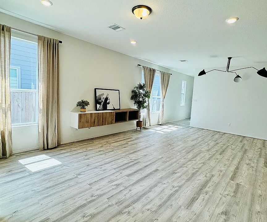 1st image of 304 Lemon Light Ln