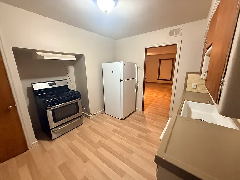 2823 W Capitol Dr #2 — Photo 2