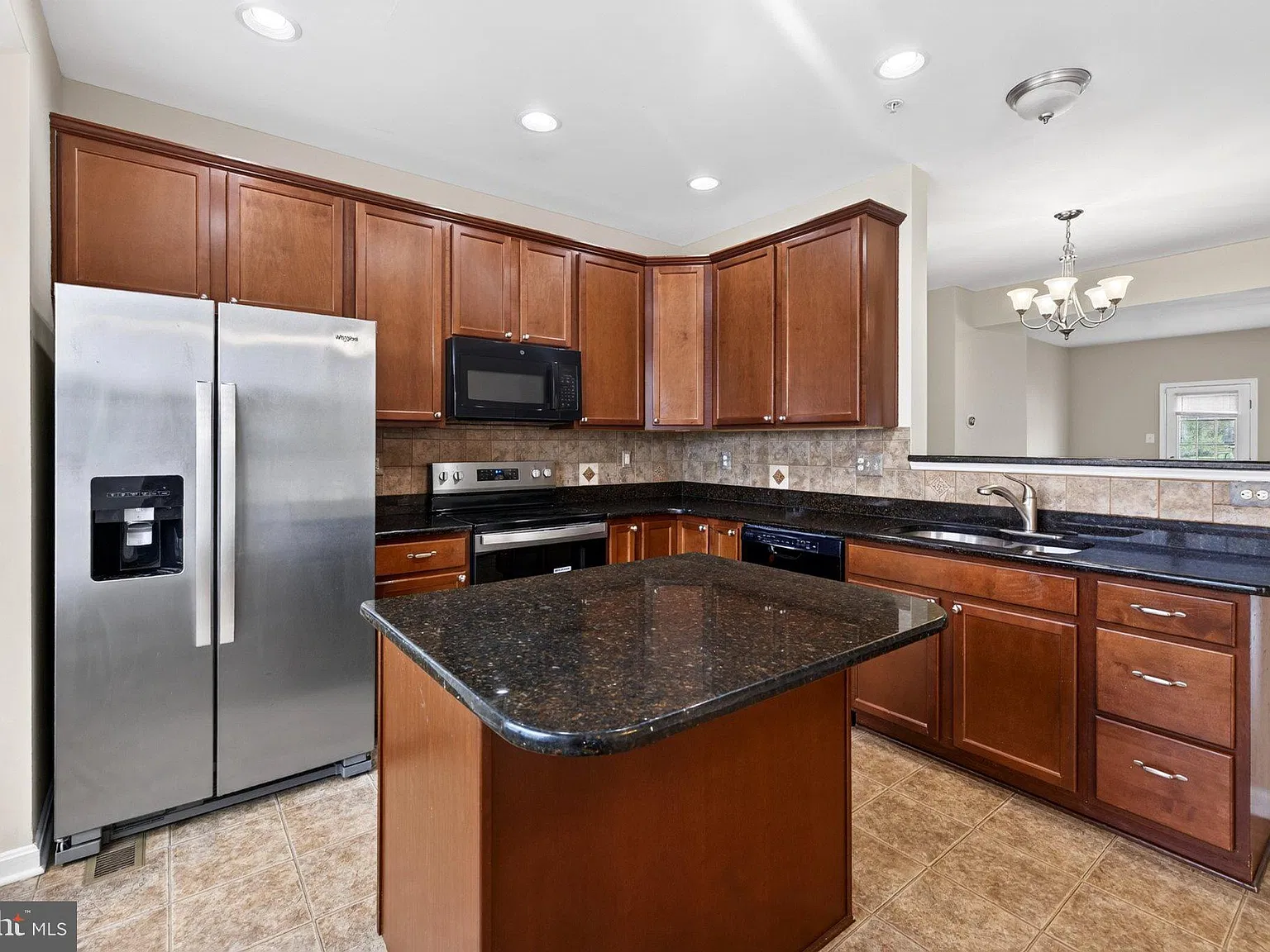 3 bed, 2.5 bath, 2912 sqft, $2,500 — Photo 4