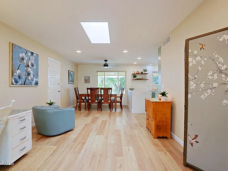 703 E Auburn Dr — Photo 15