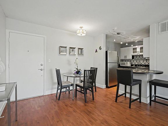 2nd image of 3000 NE 16th Avenue #305