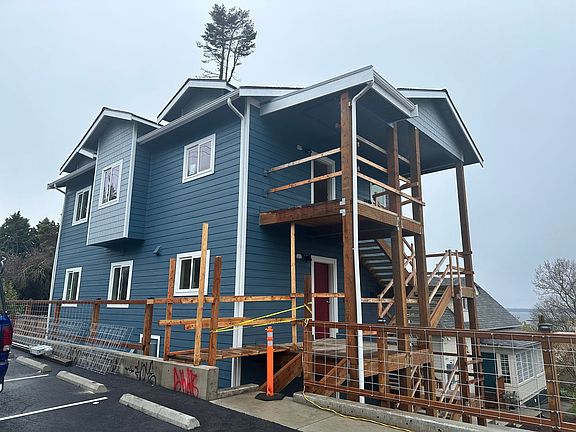 2nd image of 820 N Garden St #301