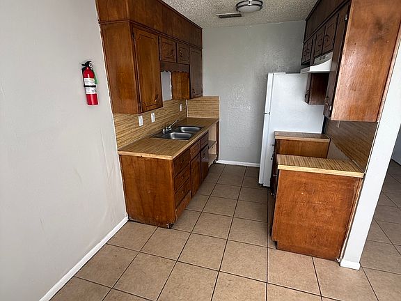 4th image of 2207 Jennifer Dr