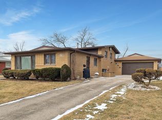 275 Tahoe Dr, Chicago Heights, IL 60411