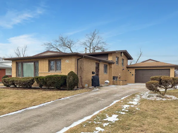 275 Tahoe Dr, Chicago Heights, IL 60411