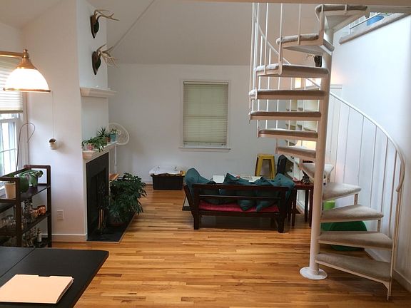 Spacious high ceiling living & dining room