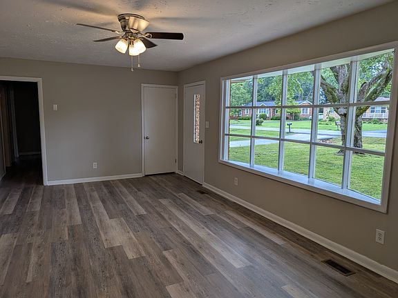 3rd image of 114 Bel Aire Dr