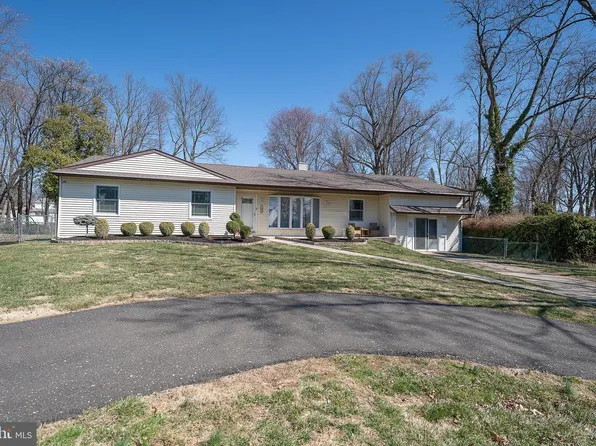 1539 W Bensalem Ave, Bensalem, PA 19020