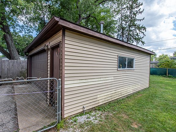 3rd image of 18727 W Highfield Dr