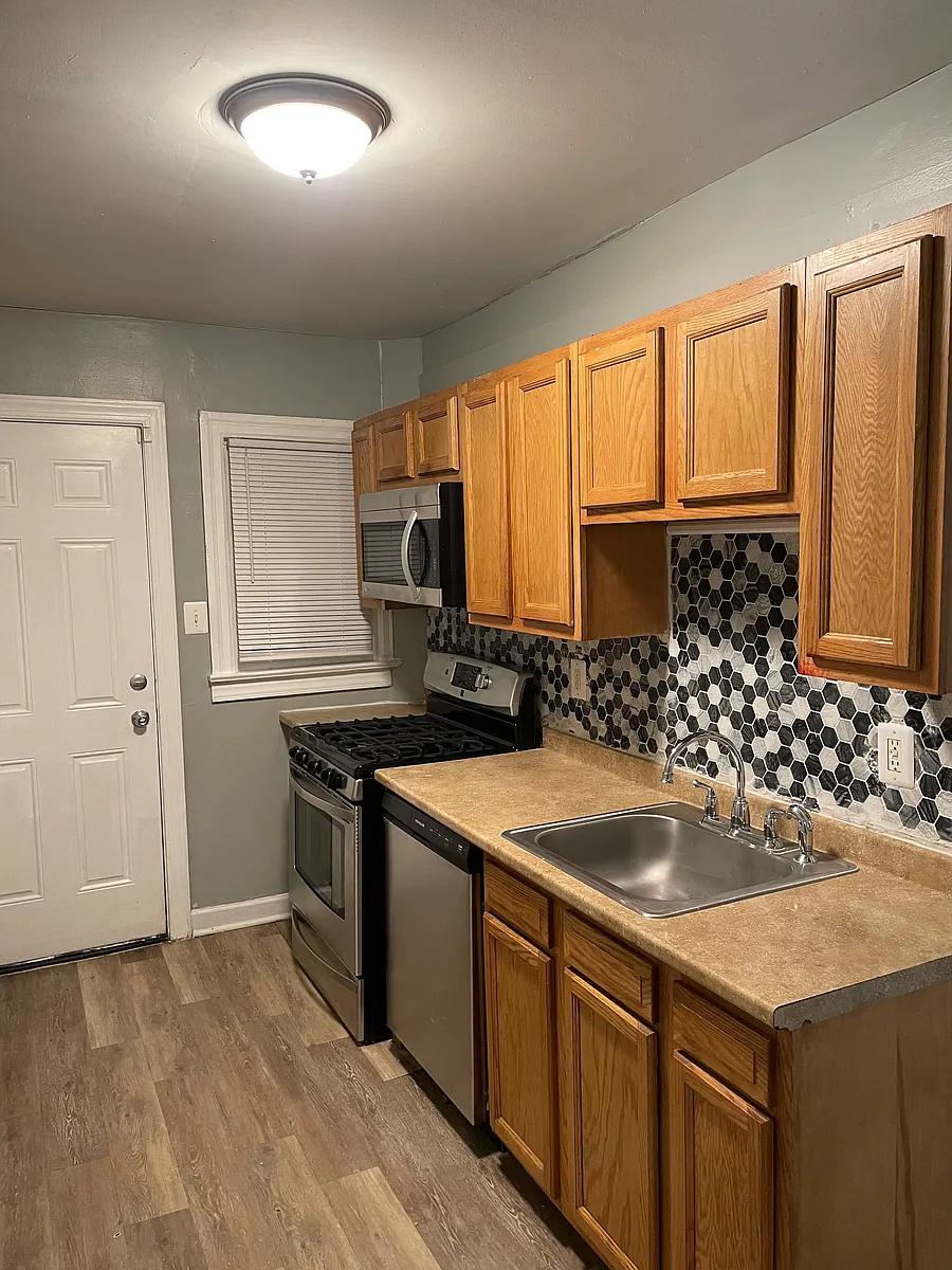 3807 Brooklyn Ave - 3807 Brooklyn Ave