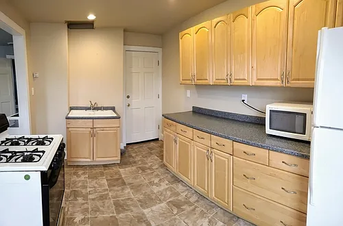 1851 N. Pulaski St. Unit B - *$500 Rent Credit If Moved In By 10/1* Cozy 1 Bedroom With Appliance... — Photo 3
