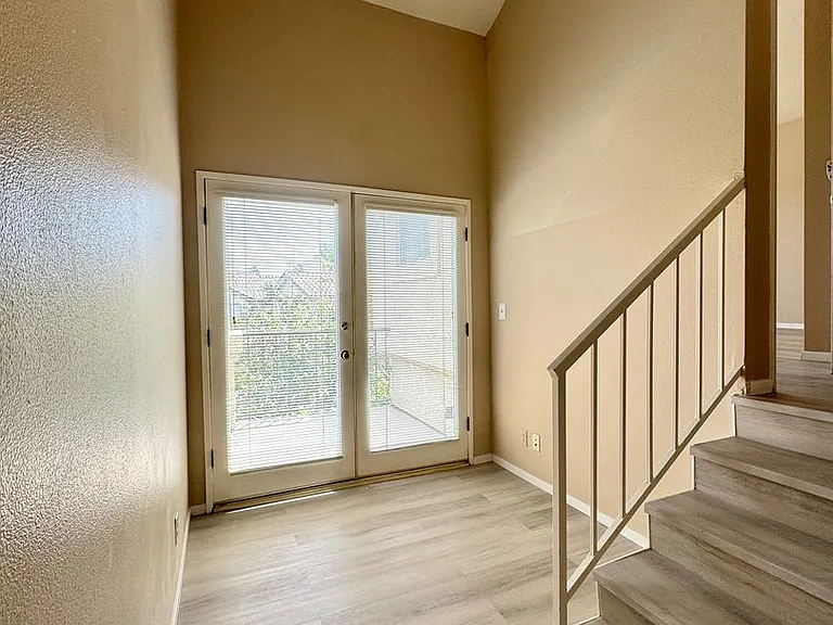 694 Warwick Ave — Photo 10