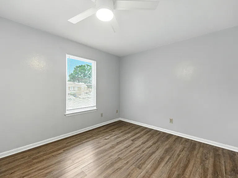 302 Seeman Ct — Photo 30