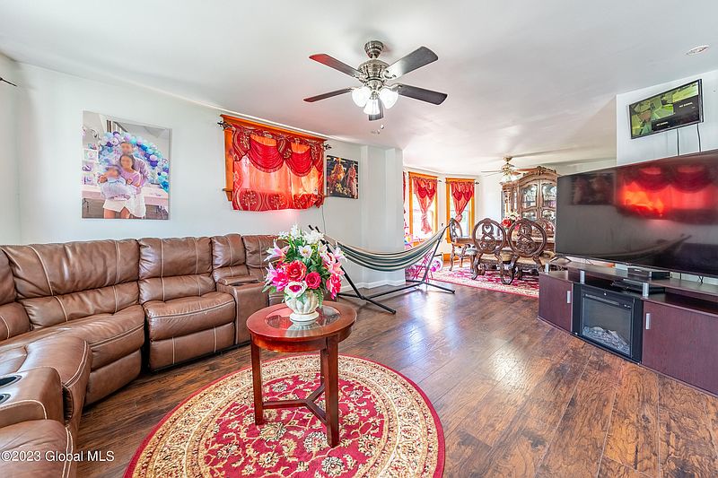 5th image of 226 Cherry Street