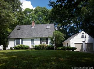 29 Cottage St, Moosup, CT 06354