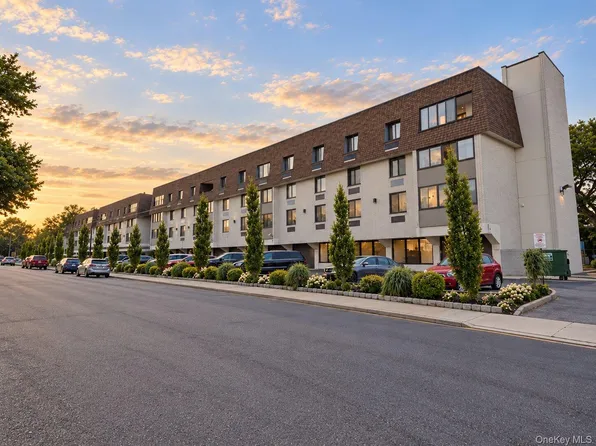 31 Casino Street #3J, Freeport, NY 11520