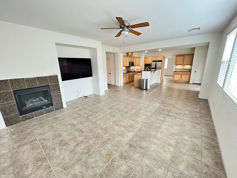742 Canary Wharf Dr — Photo 13