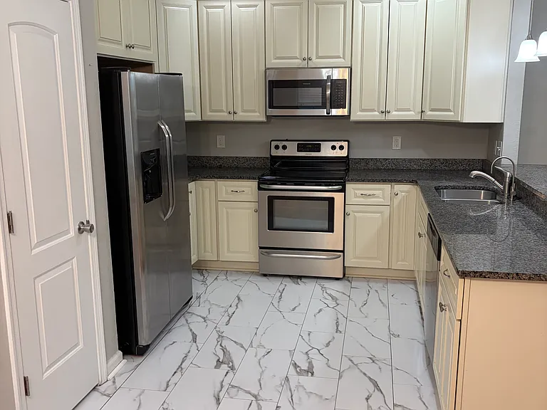 920 Douglas Ave — Photo 24