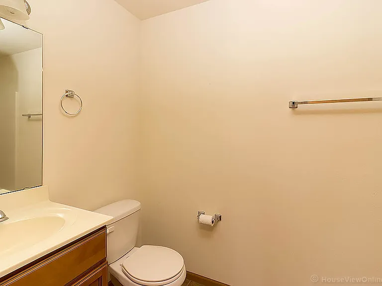 915 N Frederick St — Photo 9