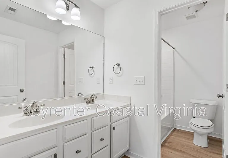 1415 Waltham Ln — Photo 9