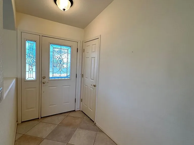 660 Country Club Dr — Photo 8
