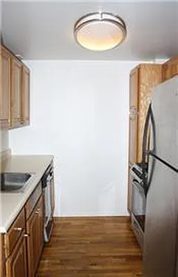 Sold by R New York | media 4