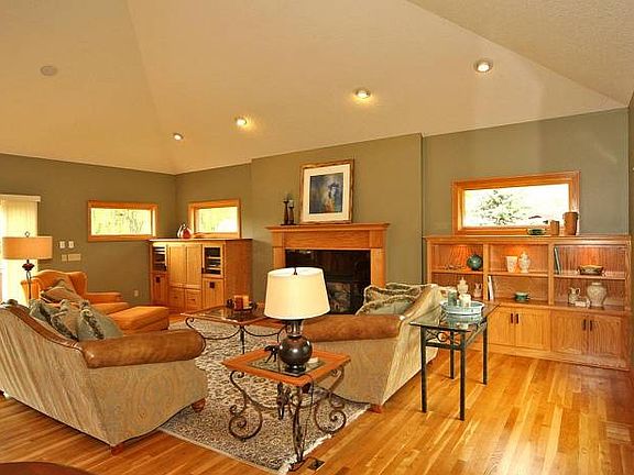 Spacious living room