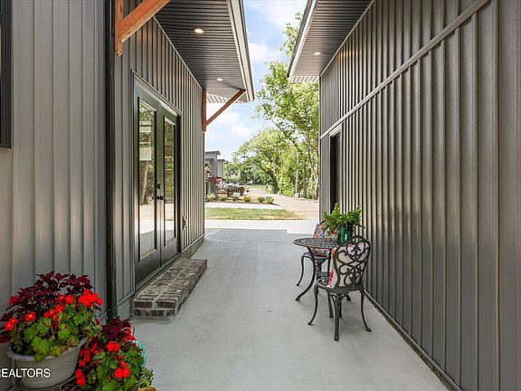 2nd image of 2944 Beaumaple Way