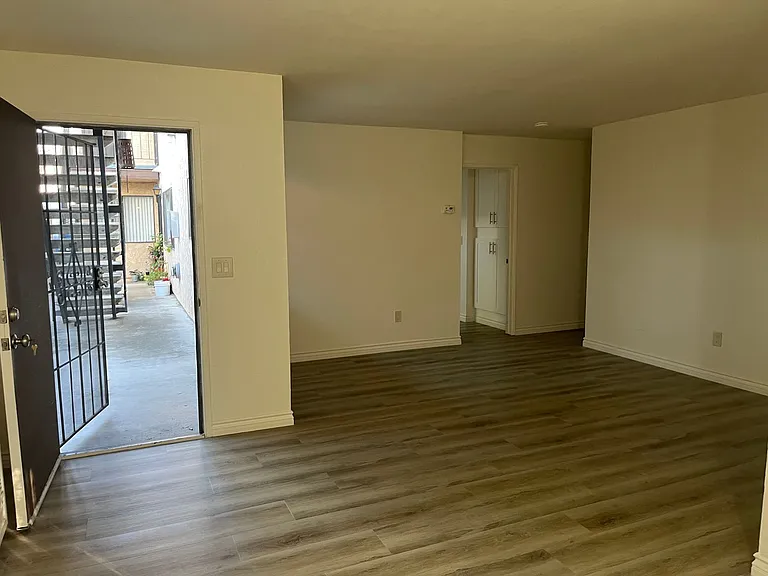 4467 McClintock St — Photo 7