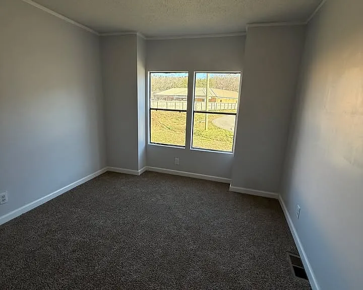 209 Roxbury Cir — Photo 8