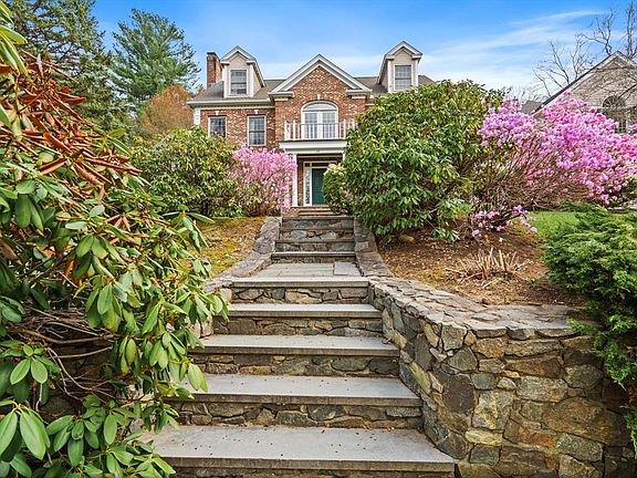3rd image of 40 Bigelow Dr