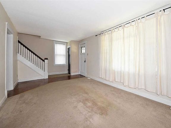 4th image of 3538 Manhattan Ave