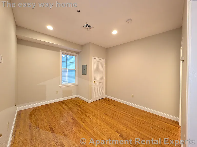 466 Green St — Photo 5