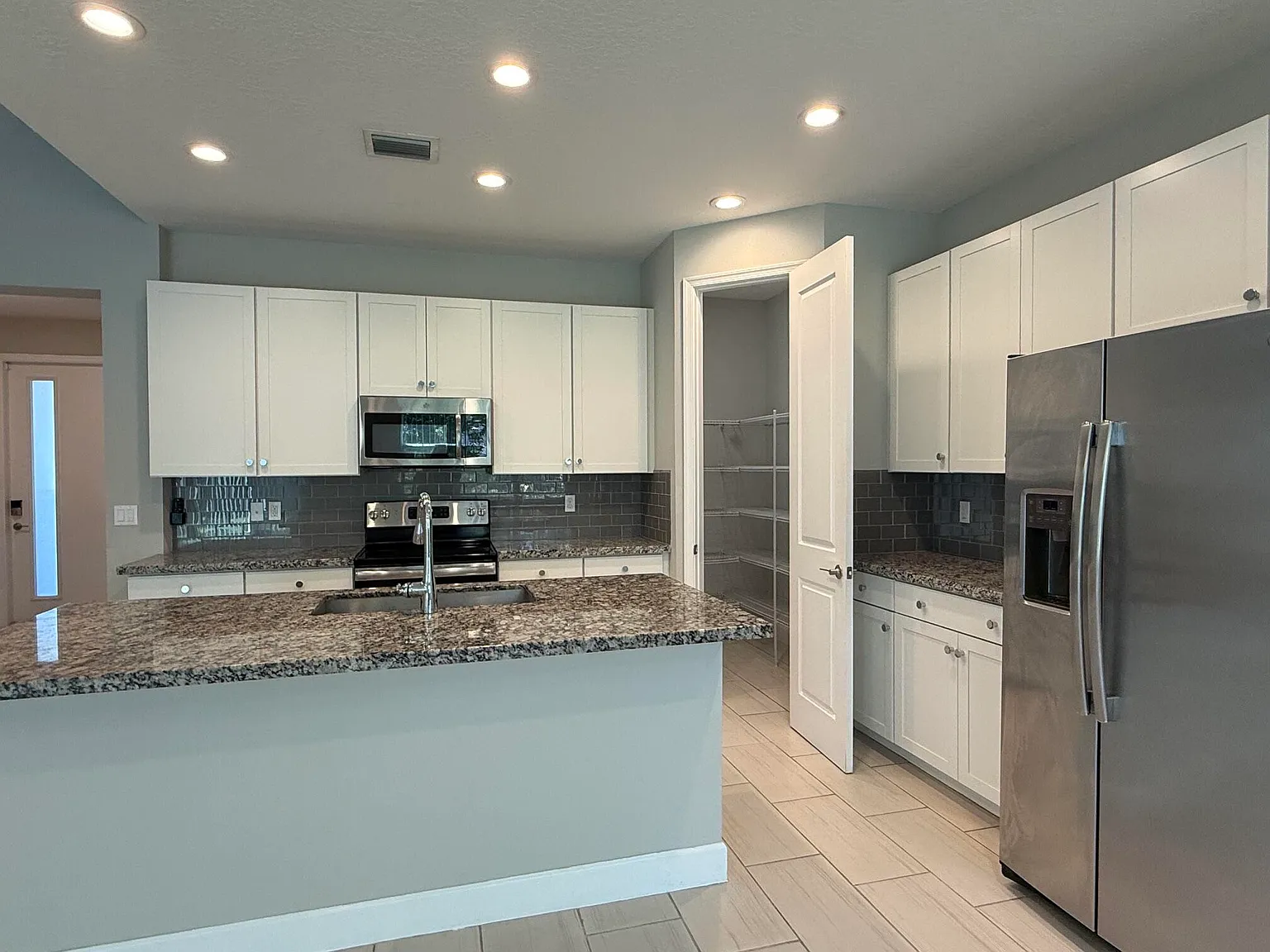 3 bed, 2.5 bath, 1918 sqft, $3,450 — Photo 4