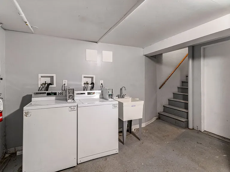 Colorado Ave Apartments — Photo 9