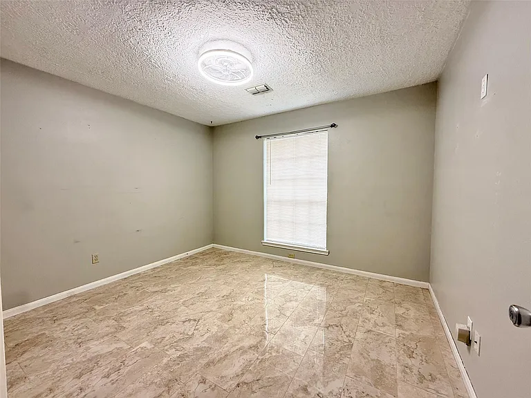 9002 Sabastian Dr — Photo 12