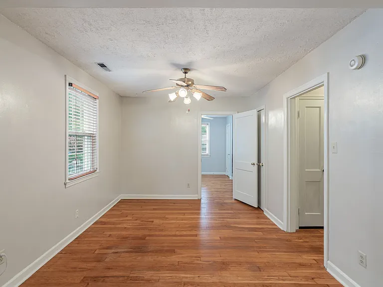1315 E Red Bud Rd — Photo 10