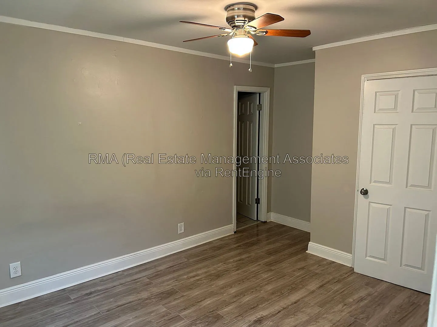 2 bed, 2.0 bath, 784 sqft, $1,300 — Photo 2