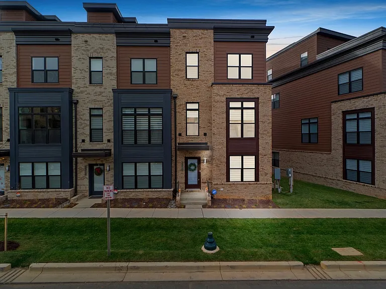 3310 Woodland Phlox St — Photo 2
