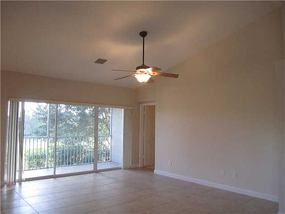5th image of 1505 SE Prestwick Ln