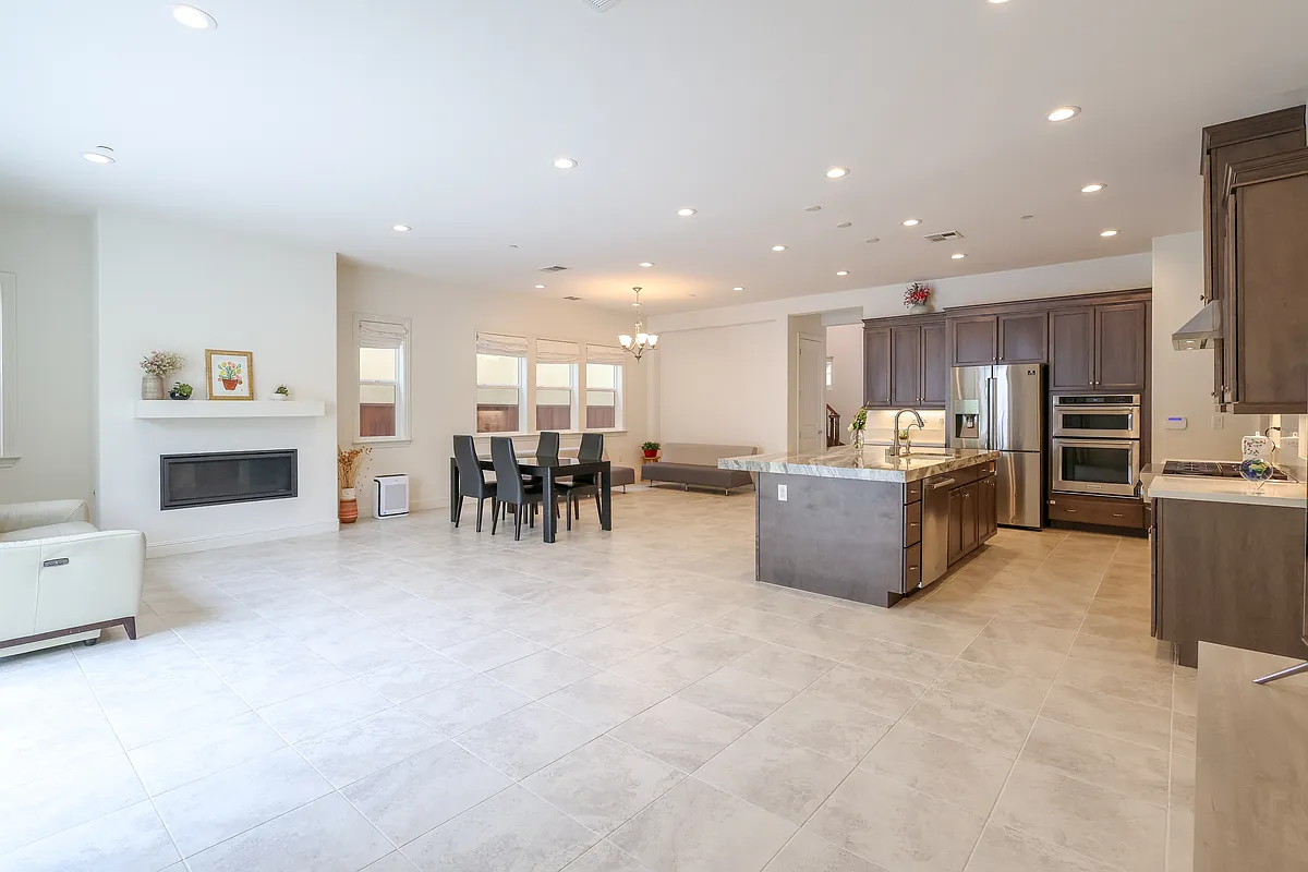 Building Photo - 2756 Mount Dana Dr