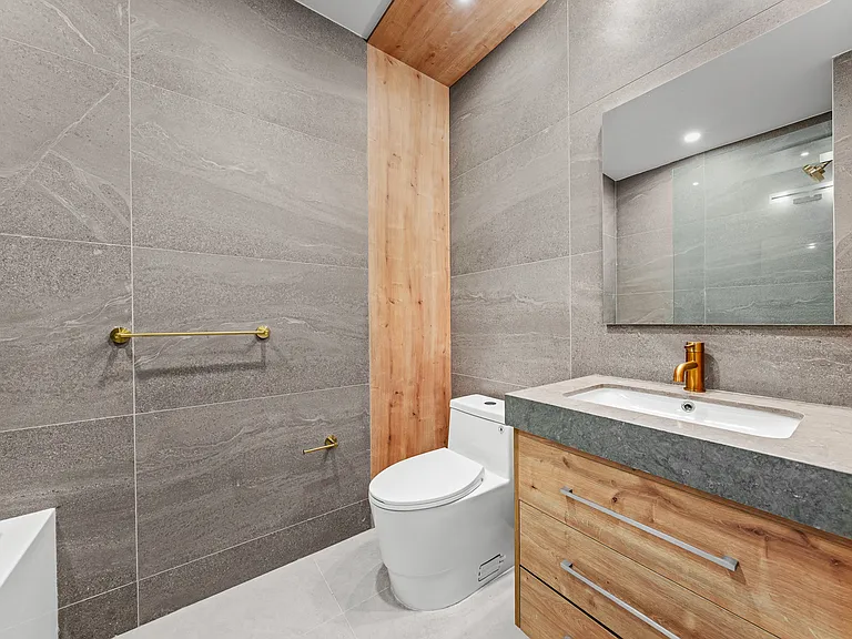 526 Baltic St #2E — Photo 10